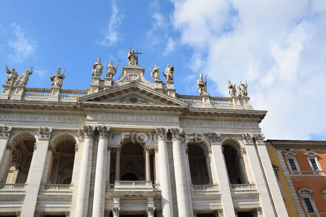 Basílica de San Giovanni in Laterano - Basílica de San Juan de Letrán - en la ciudad de Roma, Italia - foto de stock