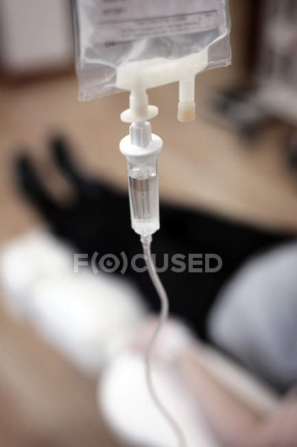 Bolsa de goteo intravenoso - foto de stock