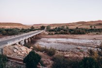 Brücke über Fluss in Marokko, Afrika — Stockfoto