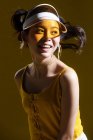 Bela feliz jovem asiático mulher no cap e estrela em forma de brincos sorrindo e olhando para longe no estúdio — Fotografia de Stock