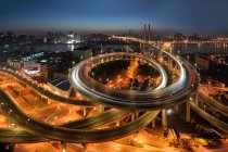 Vista aerea di Shanghai Nanpu Bridge di notte — Foto stock