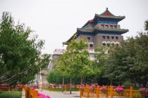 Pequim qianmen portão durante o dia, visão de baixo ângulo — Fotografia de Stock