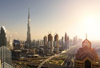 Vista elevata del centro di Dubai con grattacieli moderni — Foto stock