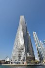 Dubai, Emiratos Árabes Unidos - Oct 6, 2016: Edificios futuristas en Dubai Marina . - foto de stock