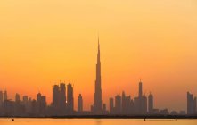 Silhouette of amazing Dubai city skyline at sunset — Stock Photo