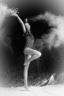 Hermosa joven hembra asiático ballet bailarín en movimiento - foto de stock