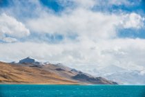 Atemberaubende Landschaft mit malerischem Yangzhuoyong-See, Tibet — Stockfoto