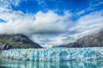 Erstaunliche natürliche Aussicht auf den majestätischen Eisberg in Alaska — Stockfoto