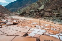 Rivière mekong et puits de saumure au Tibet mangkang comté — Photo de stock