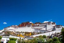 Low angle view of ancient potala palace in Tibet — Stock Photo