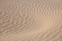 Beau désert de taklamakan dans le xinjiang, vue plein cadre sur le sable — Photo de stock