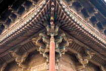 Dachdetail und schöne alte traditionelle chinesische Architektur — Stockfoto