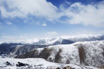 Bellissima montagna innevata di Tagong, provincia del Sichuan, Cina — Foto stock