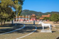 Ancient Eastern Qing tombs and beautiful mountains, Zunhua, Hebei, China — Stock Photo