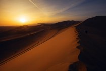 Красивая пустыня Дуньхуан на рассвете, Ганьсу — стоковое фото