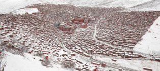 Wuming Buddhist College in snow of Seda County, Sichuan province, China — Stock Photo