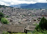 Vista aérea de los tejados en Lijiang, Yunnan, China - foto de stock