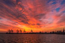 Porto industriale al tramonto, Qinhuangdao, Hebei, Cina — Foto stock