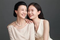Feliz madre e hija - foto de stock