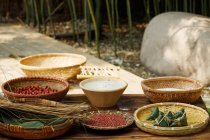 Vista ravvicinata degli ingredienti per il budino di riso tradizionale cinese — Foto stock