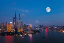 Vista noturna da cidade de Shanghai, China — Fotografia de Stock