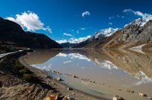 Hermoso paisaje con el glaciar Laigu escénico en el Tíbet - foto de stock