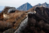 Високий кут зору давньої великої стіни восени — стокове фото