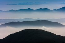 Incrível paisagem montanhosa pela manhã, província de Yunnan, China — Fotografia de Stock
