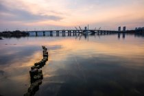 Bella vista sul lago e sul ponte di Wuxi nella provincia di Jiangsu, Cina — Foto stock