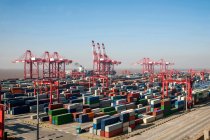 Cranes and cargo containers in harbor at China — Stock Photo