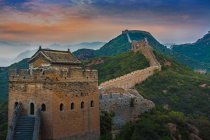 Chine Jinshanling la Grande Muraille vue et montagnes pittoresques — Photo de stock