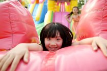 Kinder im Freizeitpark — Stockfoto