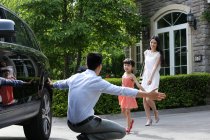 Glückliche Familien-Autofahrt — Stockfoto