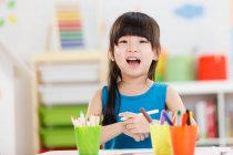 The little girl in the painting in the kindergarten — Stock Photo