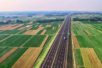 Vista aérea de la autopista en la provincia de Shandong, ciudad de Juxian Xiazhuang - foto de stock