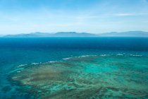 Vista aérea del increíble paisaje de la Gran Barrera de Coral, Australia - foto de stock