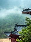 Храм в провинции Гуандун, город Цинъюань, Фейлайся летать храм пейзаж — стоковое фото