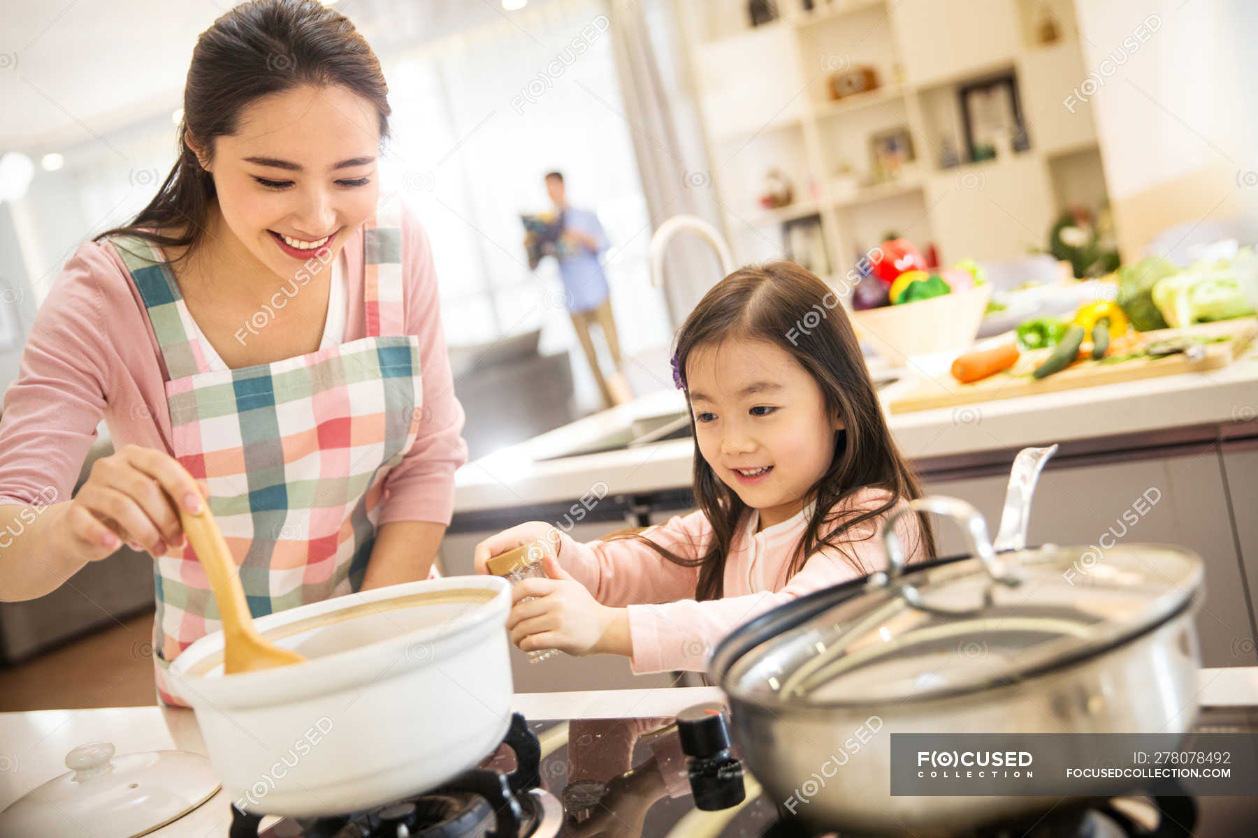 mommy in the kitchen        <h3 class=