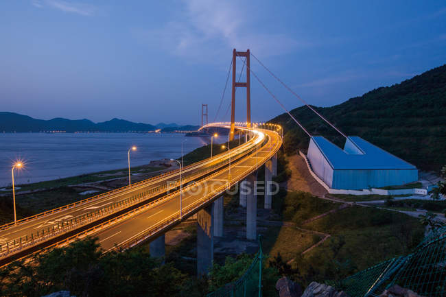 Pont traversant la mer du Zhejiang Hou dans la province du Shanxi, Chine — Photo de stock