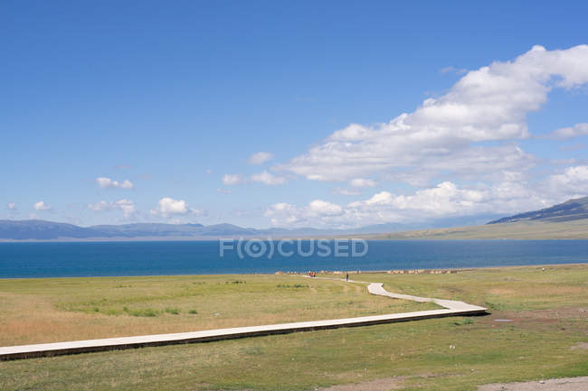 Xinjiang sayram lake scenery at sunny day — Stock Photo