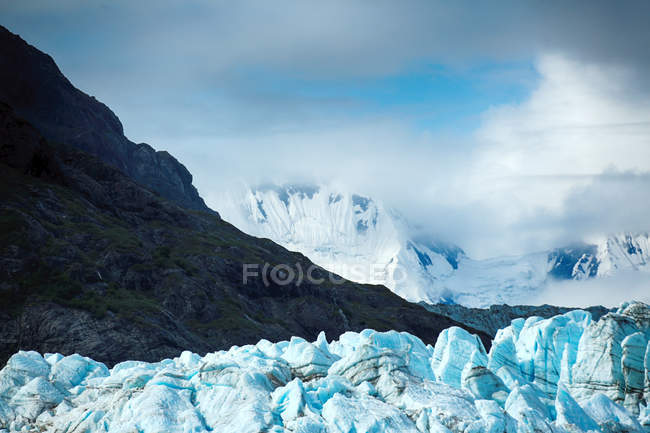 Vue naturelle imprenable sur l'iceberg majestueux en Alaska — Photo de stock