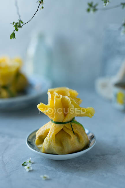 Close-up view of delicious traditional chinese dumplings on table, selective focus — Stock Photo