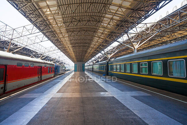 Estación de tren de Hangzhou en la provincia de Zhejiang, China - foto de stock