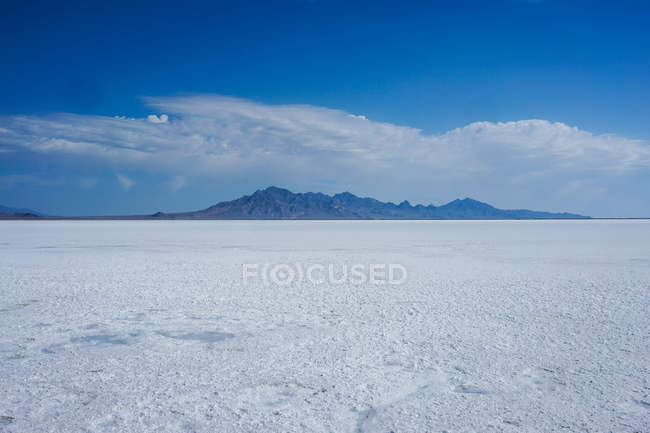 Beautiful landscape with mountains and Salt Lake, USA — Stock Photo