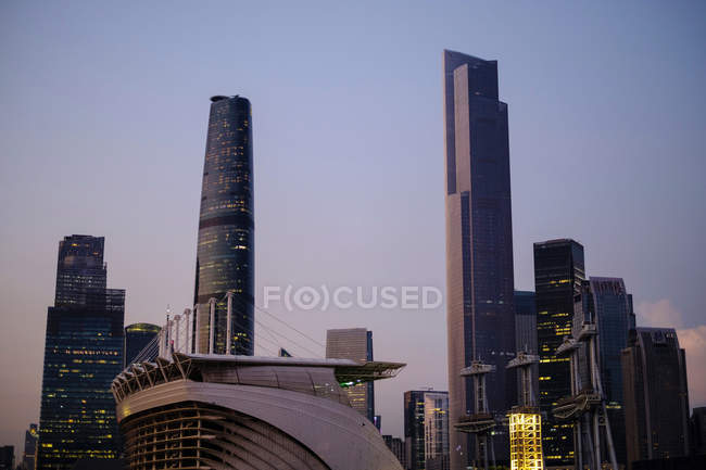 Architecture moderne en Guangzhou, Guangdong, Chine — Photo de stock