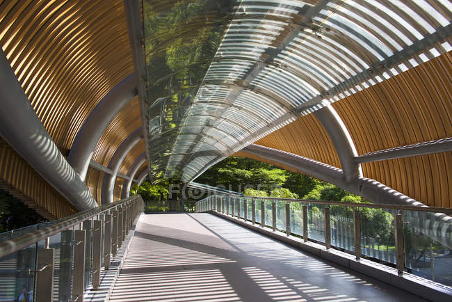 Empty bridge at sunny day, Shenzhen, China — Stock Photo