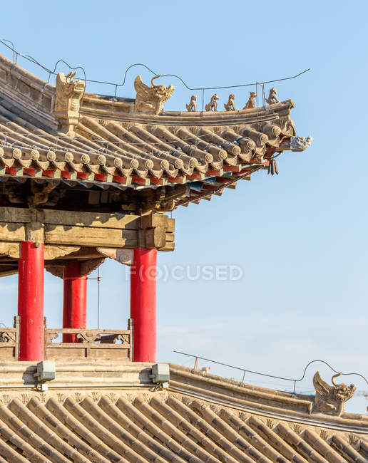 Detalhe do telhado e bela arquitetura chinesa tradicional antiga — Fotografia de Stock