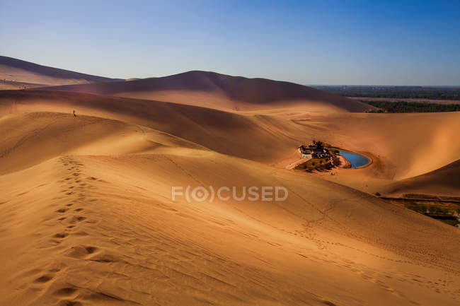 Wunderschöne Wüste Dunhuang bei sonnigem Tag, gansu — Stockfoto