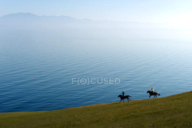 Paisaje del lago Sailimu de Xinjiang, China - foto de stock