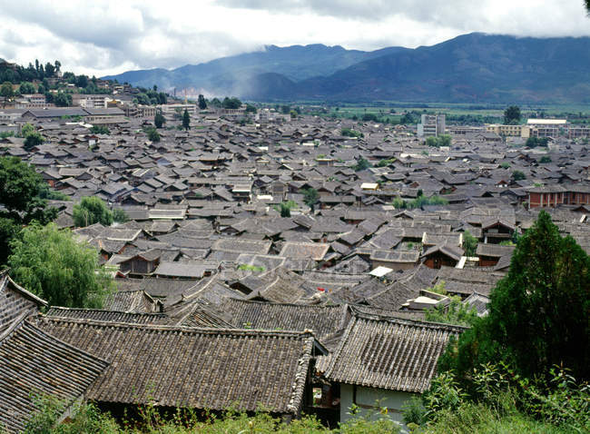 Luftaufnahme von Dächern in Lijiang, Yunnan, China — Stockfoto